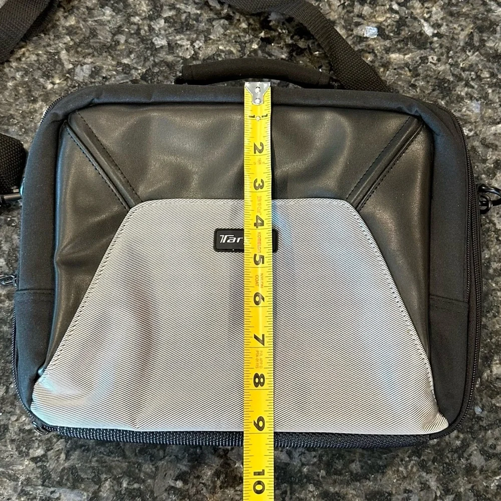 Targus black tablet laptop case